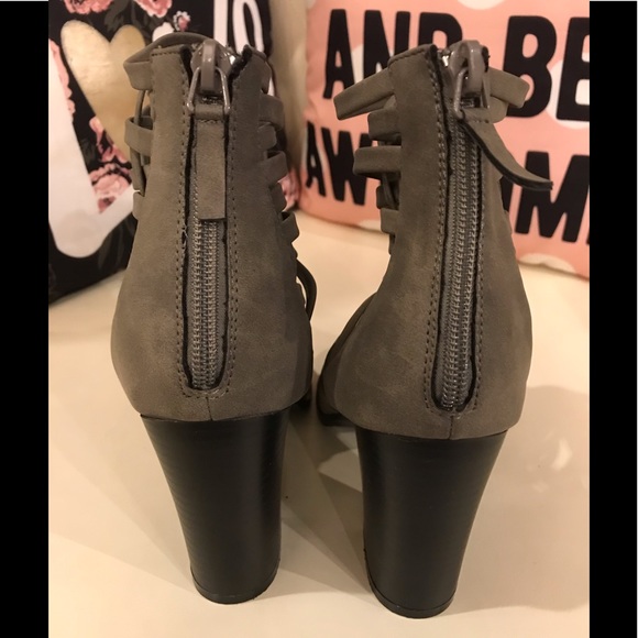 NWOT Diba Grey Ankle Boots - Picture 4 of 7